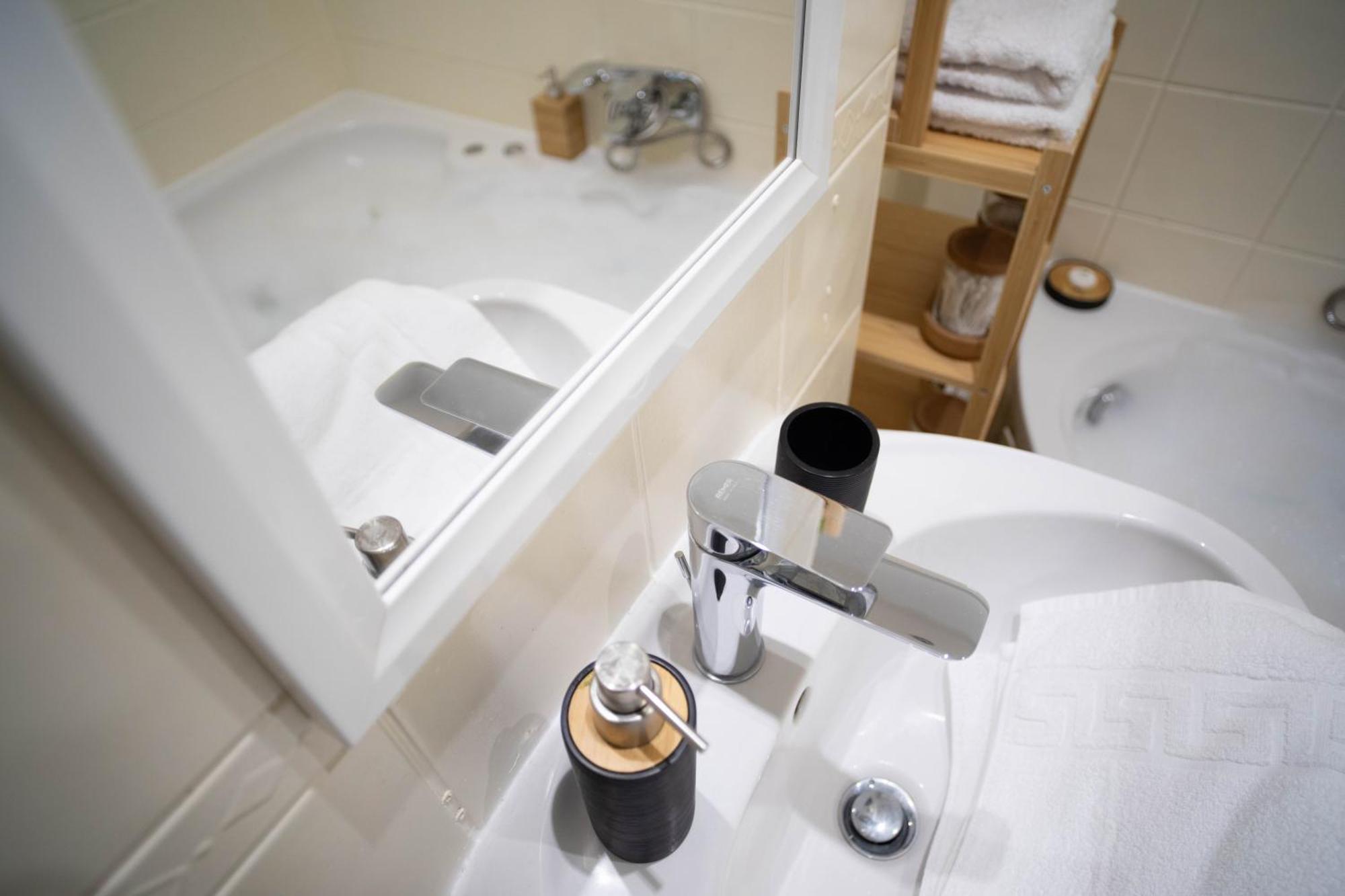 Bird Nest 2 Room Apartment Бухарест Екстер'єр фото