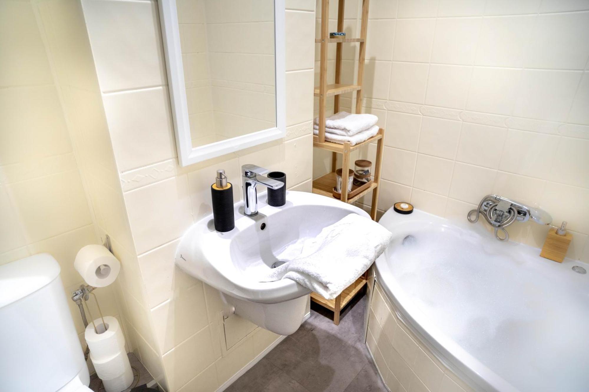 Bird Nest 2 Room Apartment Бухарест Екстер'єр фото